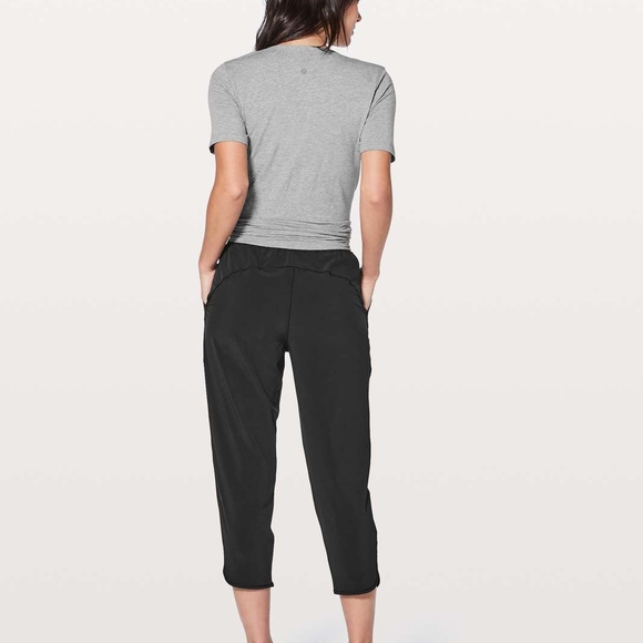 Lululemon Final Play Crop *23" size 12 in EUC - Picture 2 of 9